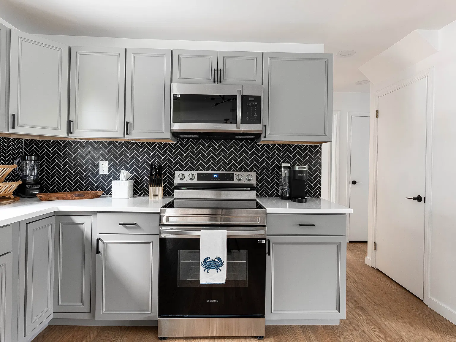 Year Round Rental in Country Club Section — Photo 4