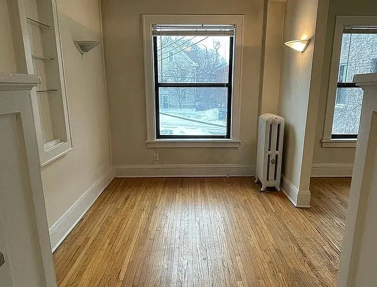 Step into this bright and inviting space at LS Capital Group, featuring beautiful hardwood floors and ample natural light. Ideal for modern living, this unit boasts a cozy layout perfect for relaxing or entertaining. Schedule your tour today!