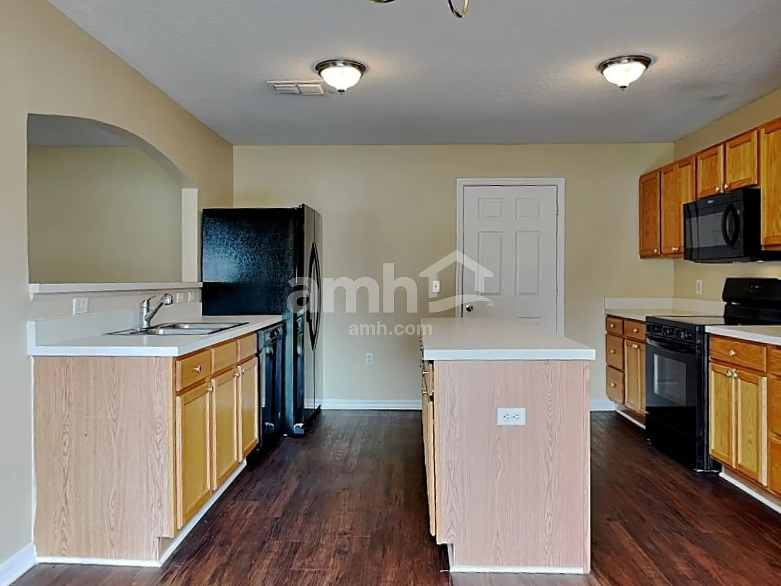 4 bed, 2.0 bath, 1923 sqft, $2,125 — Photo 3