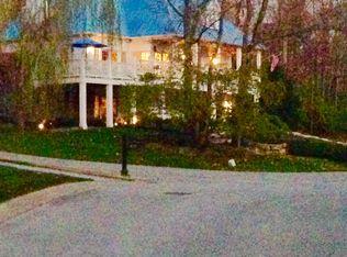 2519 Phoenix Hill Dr, Louisville, KY 40207