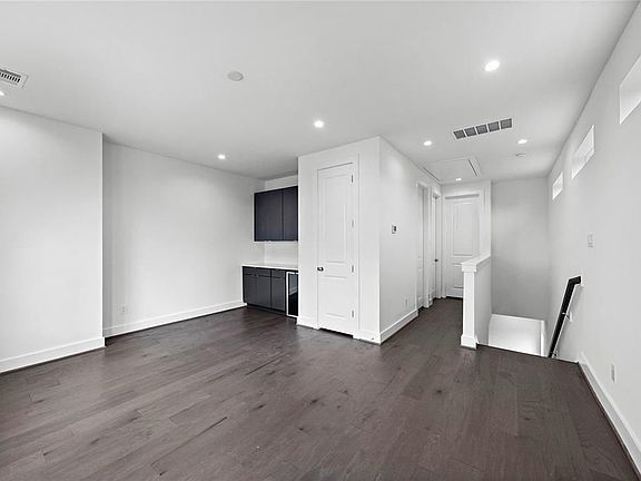 4th image of 5841 Dolores St