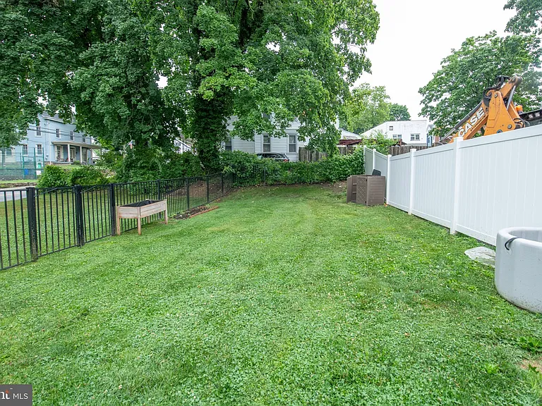 225 Old Soldiers Rd #B — Photo 34