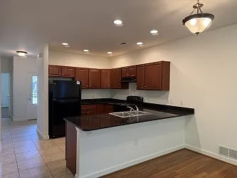 Flying Hills Apartments — Photo 36