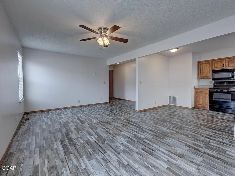 3217 N Range Line Rd #D — Photo 10