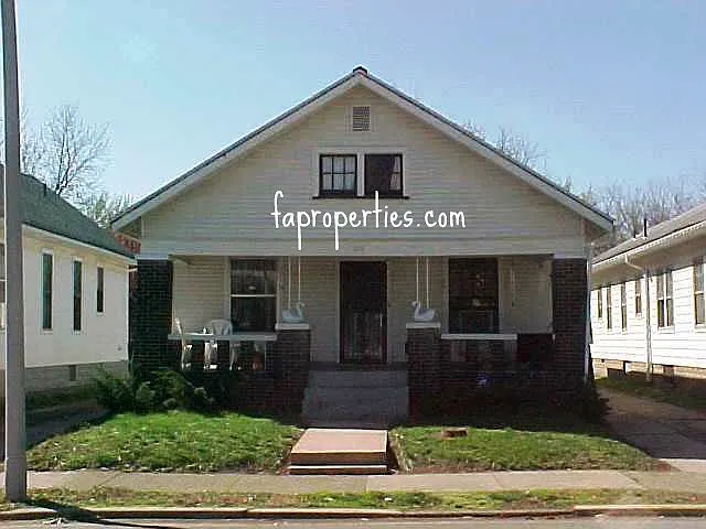 621 Covert Ave photo 1
