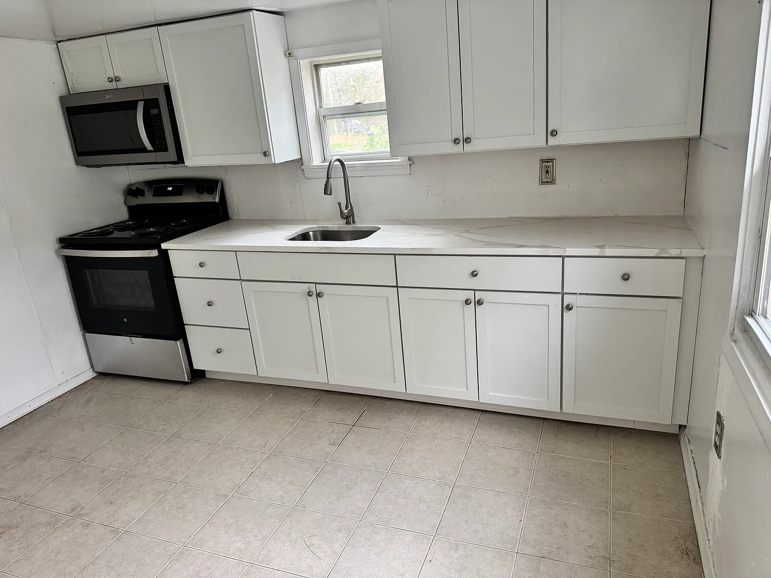 2 bed, 1000 sqft, $1,950 — Photo 3
