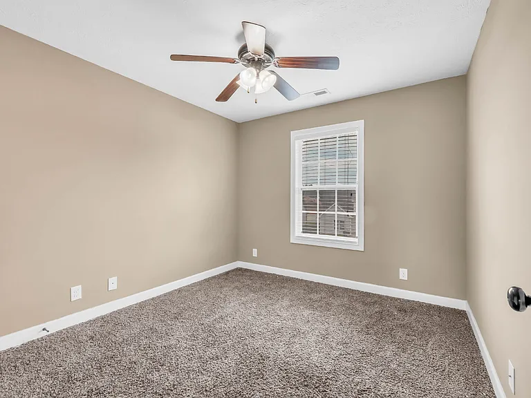563 Falkland Cir — Photo 24