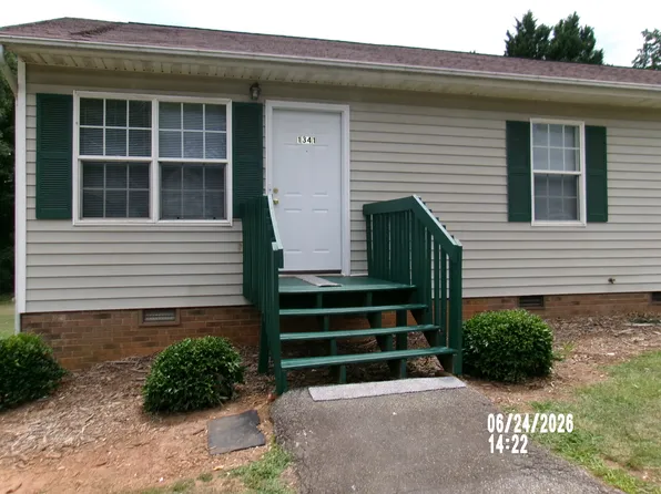 1341 7th Ave SW #1341, Hickory, NC 28602
