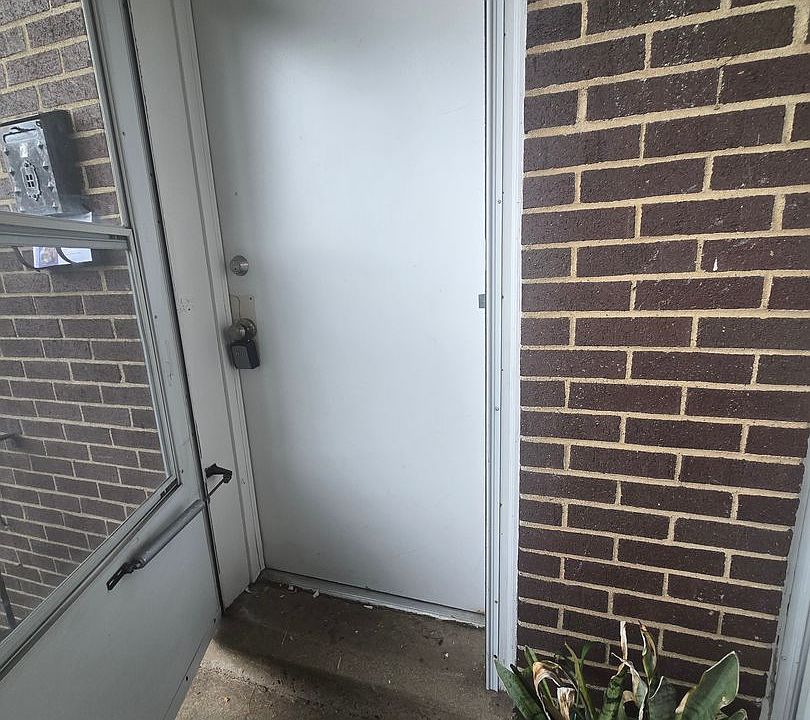 1st image of 305 Aqua Ct #2