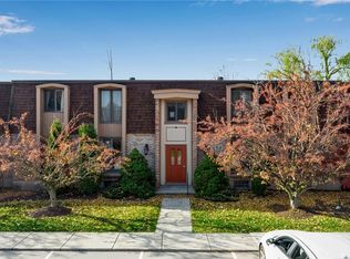 70 Charter Oaks Dr APT 2, Amherst, NY 14228