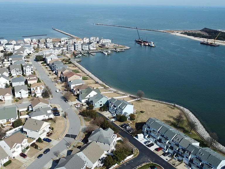 9568 Bay Front Dr — Photo 14