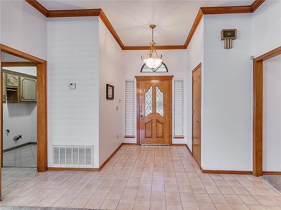 4th image of 11000 Kingsgate Dr