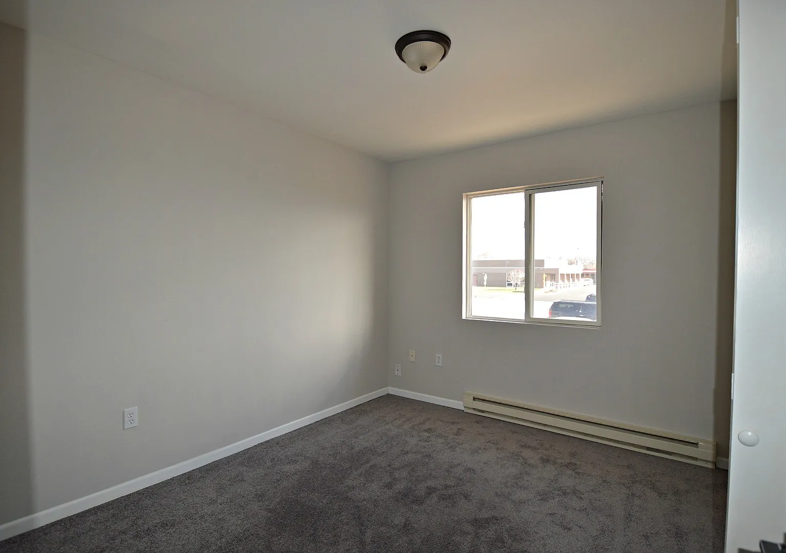 219 Applewood — Photo 4