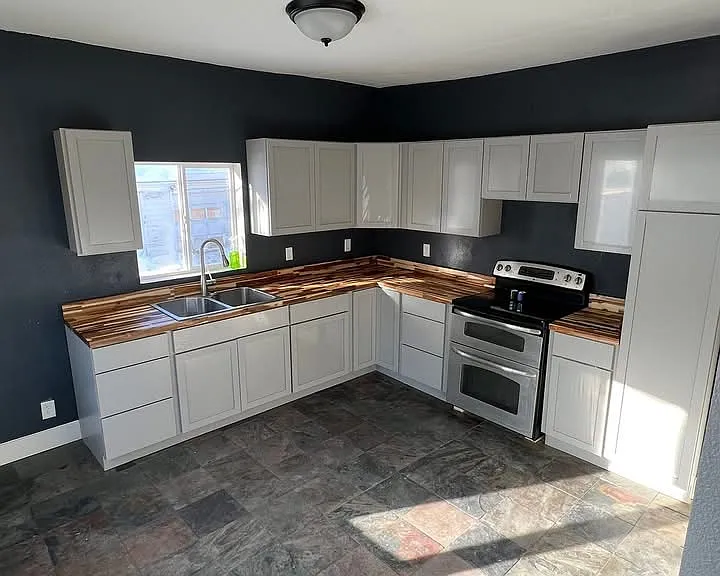 1124 S Lake St — Photo 3