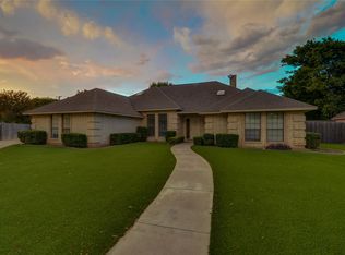 8240 Saddlebrook Dr, Benbrook, TX 76116