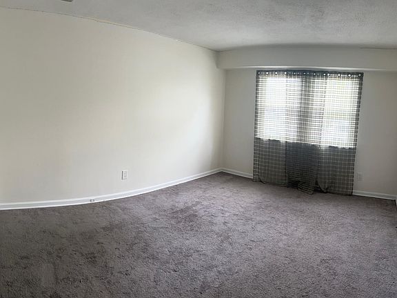 5th image of 32 E Scranton Ave #1