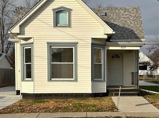 823 W Adams St, Taylorville, IL