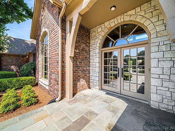 5th image of 1514 NE Oakridge Dr