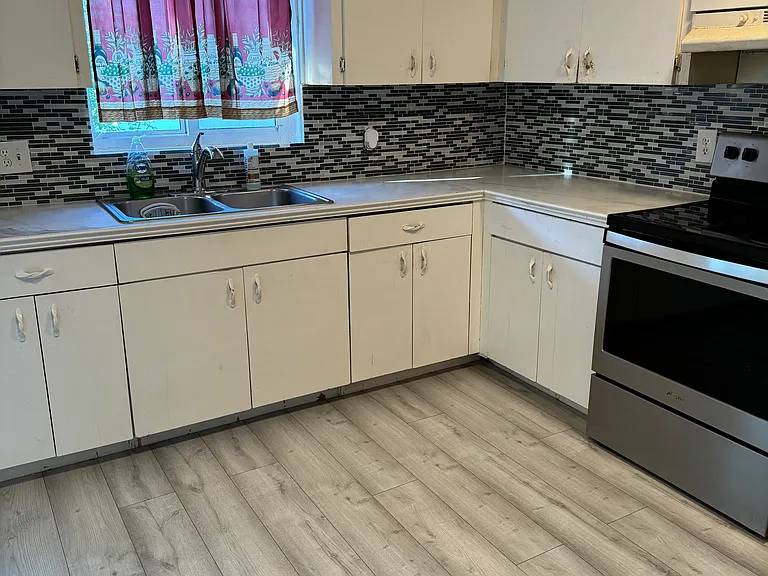 4520 NW 14th Ave — Photo 5