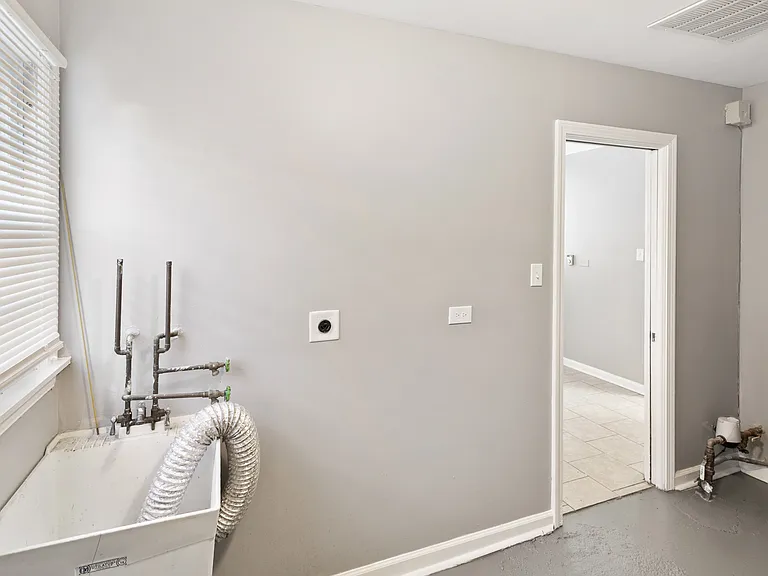 17306 Holmes Ave — Photo 12
