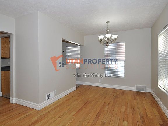 5th image of 1577 E Glen Arbor St