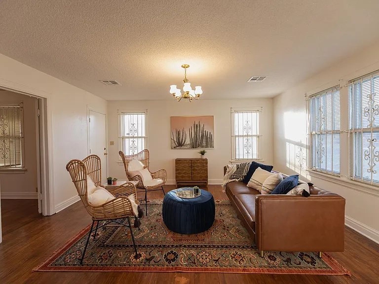 2442 N Jordan Ave — Photo 4