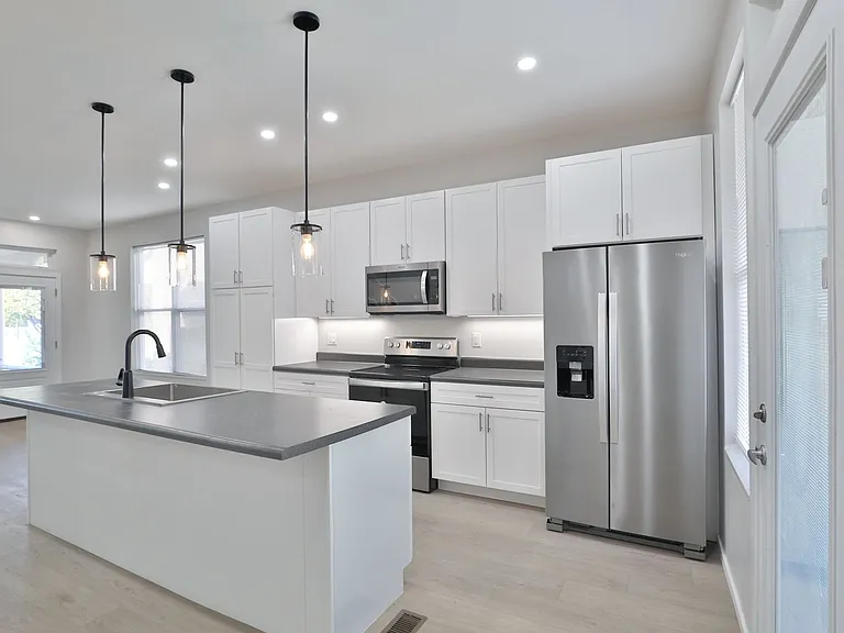 108 Hawkes Ave — Photo 2