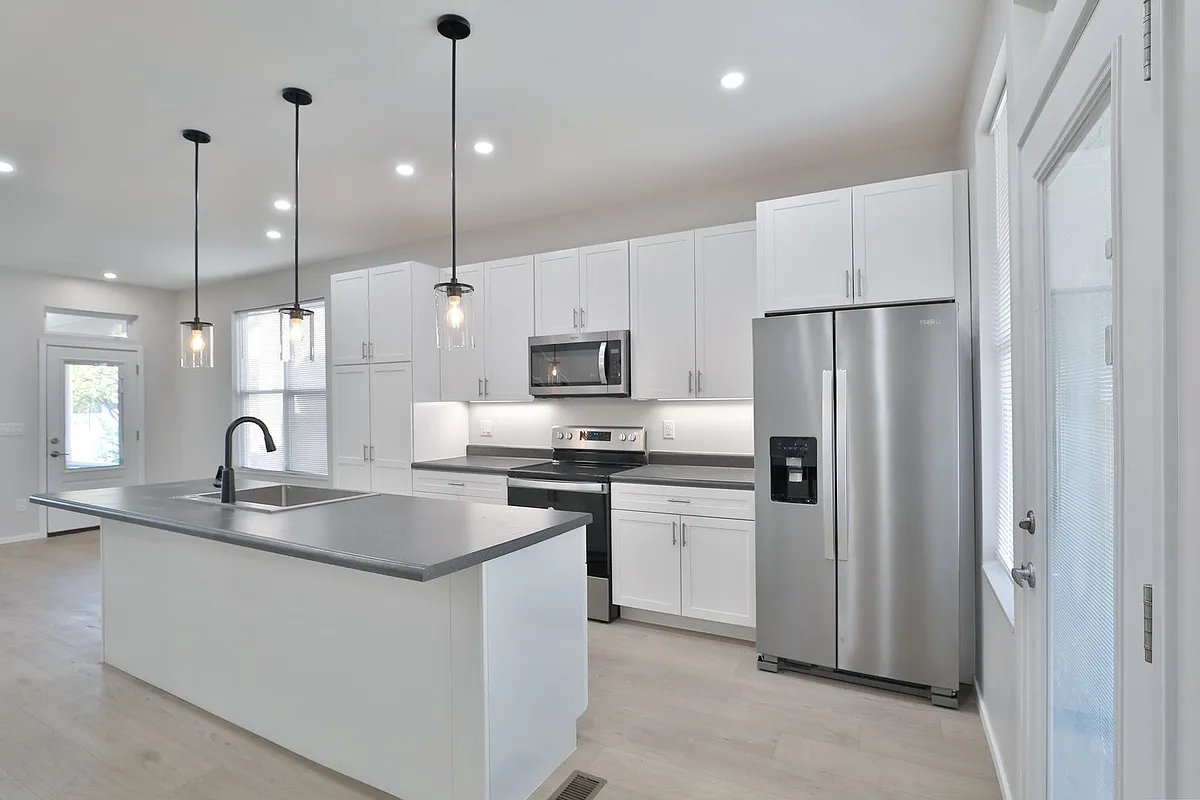 Building Photo - 108 Hawkes Ave