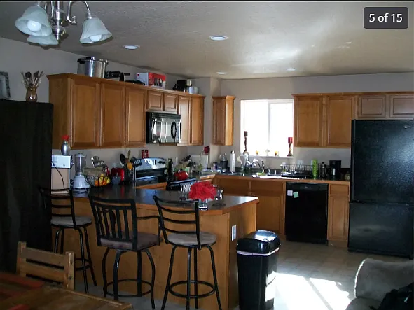 4 bed, 2.5 bath, 2100 sqft, $540 — Photo 3