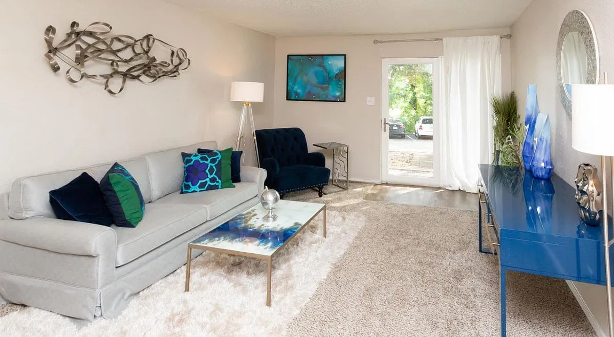 1 bed, 1.0 bath, 678 sqft, $1,635 — Photo 2