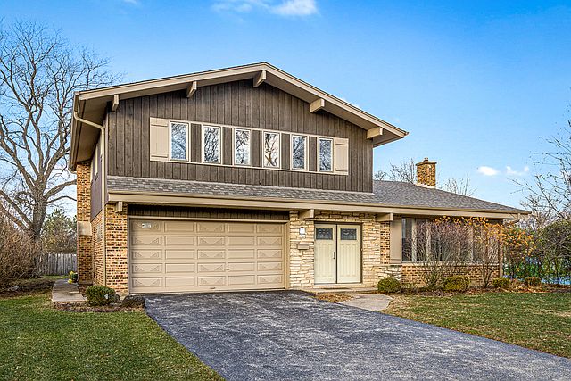 1st image of 26 Greenbriar Dr