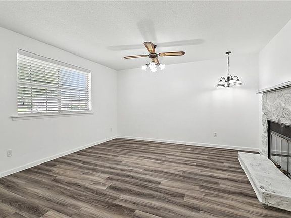 4th image of 371 Dandelion Dr