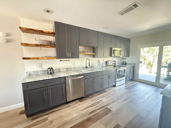 8468 Gulf Blvd #2 & 3, Navarre, FL 32566