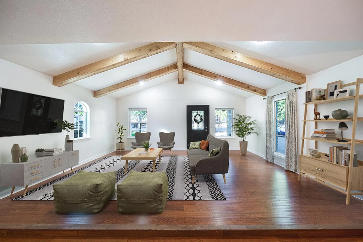 Stunning South Austin home with large fenced backyard — Photo 1