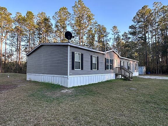 2nd image of 123 NE Treetop Gln