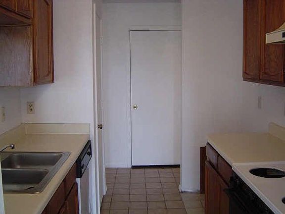 4th image of 2313 Highmont Dr