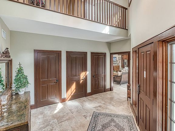 3rd image of 27 Country Club Dr