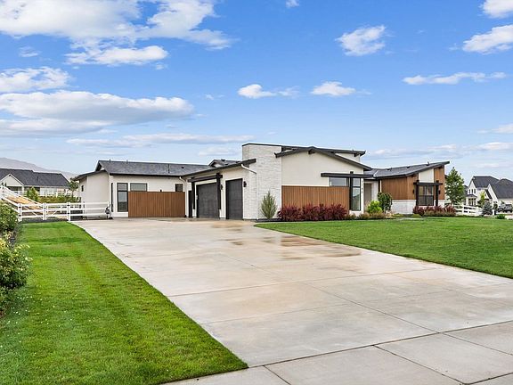 3rd image of 7786 W Diamond Lake Dr