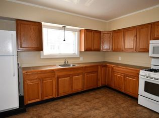 14 Harrison St APT 1, Taunton, MA 02780