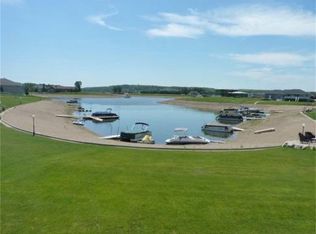 4707 Harbor Trl SE, Mandan, ND 58554