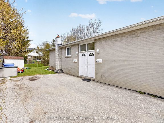 2nd image of 753 Elgin St