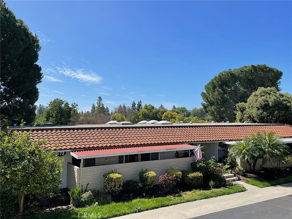 2 bed, 866 sqft, $2,700 — Photo 3