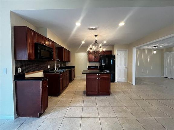 4th image of 4933 Sherwood Dr