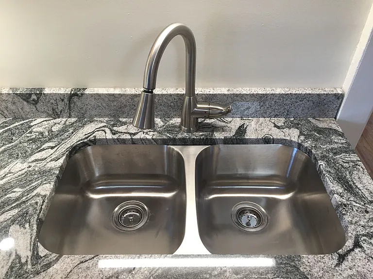 Kitchen. Double Sink with sprayer.