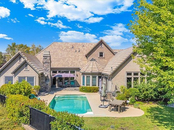 2nd image of 10 Grandview Ct