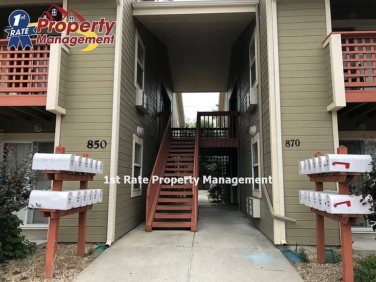 870 W Belmont St #208 — Photo 3