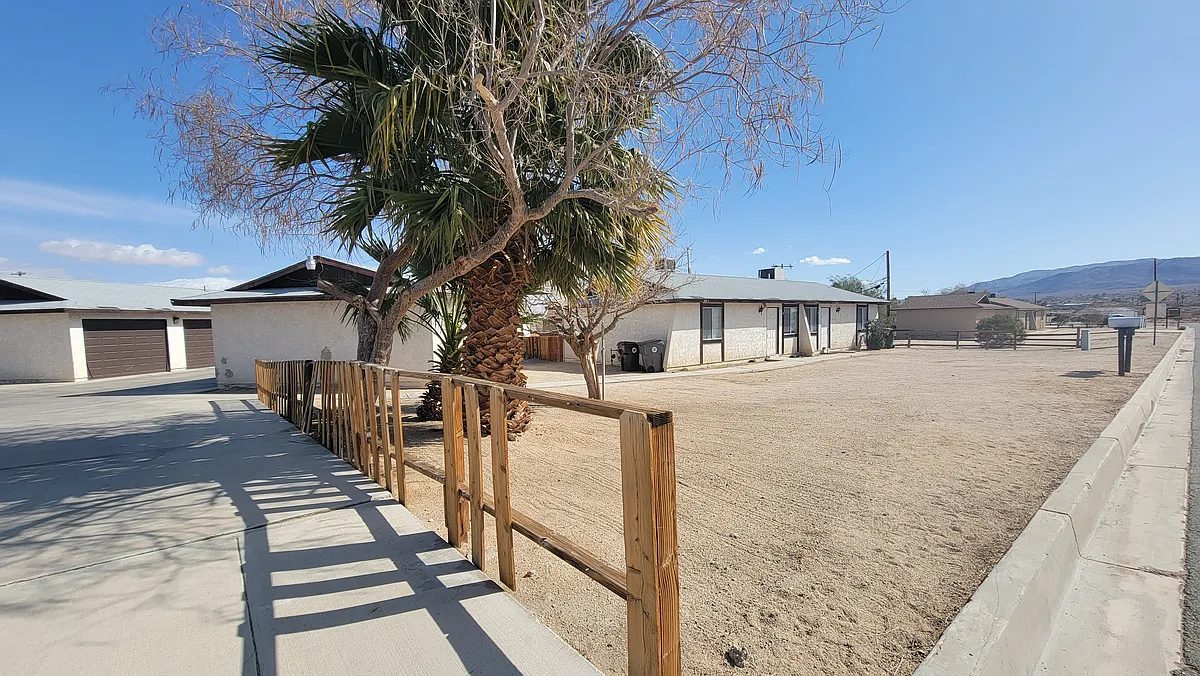 Building Photo - 73991 Maricopa Dr #C