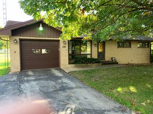 207 N Broadway St, Hudson, IL 61748