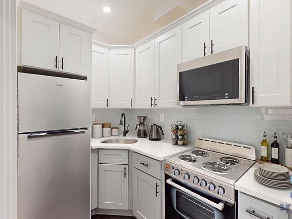 3rd image of 239 E 28th St #3L