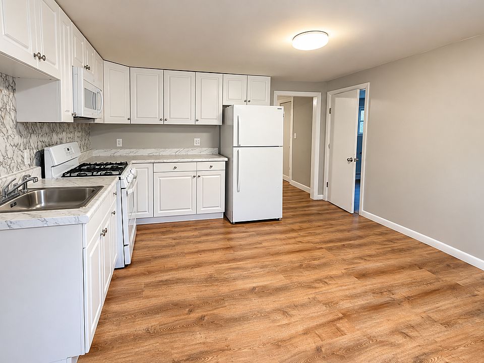 1st image of 34-36 Waverly St #1
